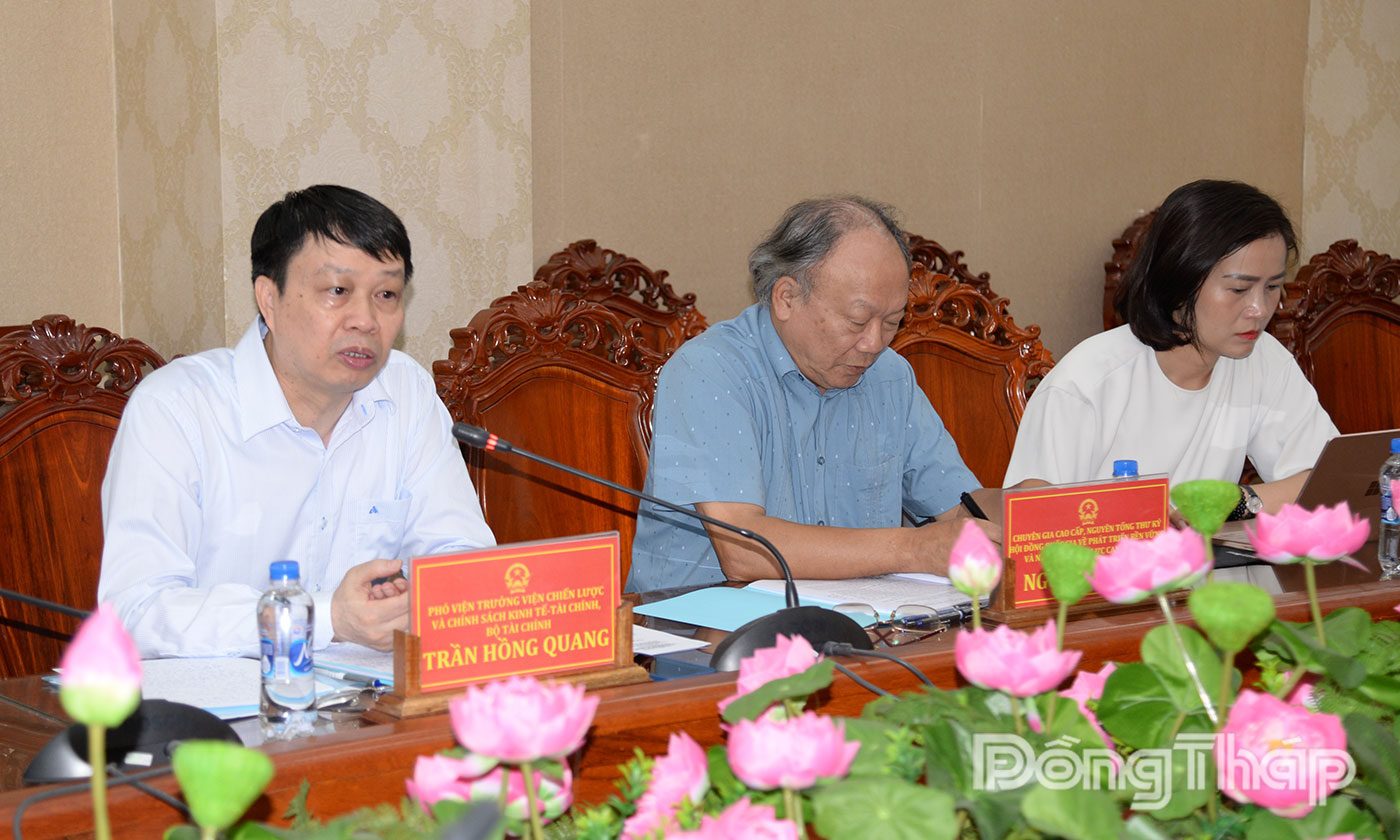 Đồng chí Trần Hồng Quang phát biểu tại buổi làm việc.