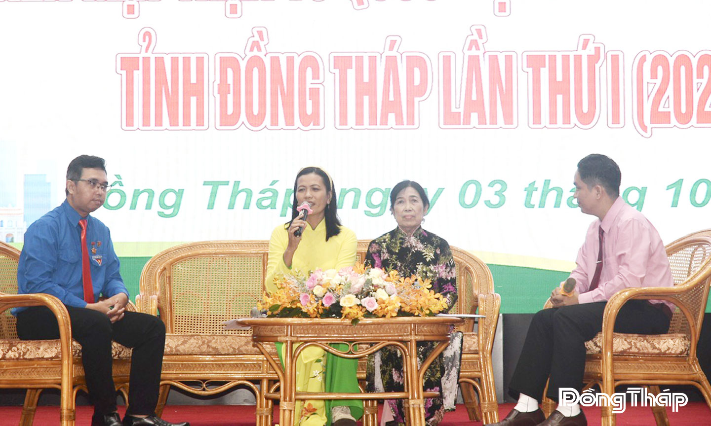 Giao lưu những điển hình tại Hội nghị điển hình tiên tiến Mặt trận Tổ quốc Việt Nam và các tổ chức  chính trị - xã hội tỉnh Đồng Tháp lần thứ I.