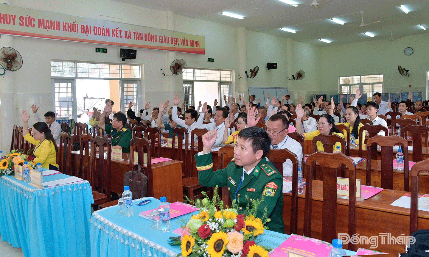 4.	Đại biểu biểu quyết thông qua Nghị quyết Đại hội.