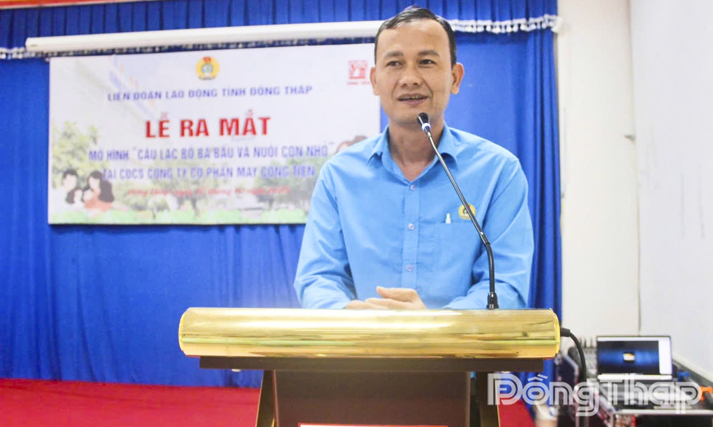 Đồng chí Hoàng Khắc Tinh, Chủ tịch Liên đoàn lao động Tỉnh phát biểu tại buổi lễ.