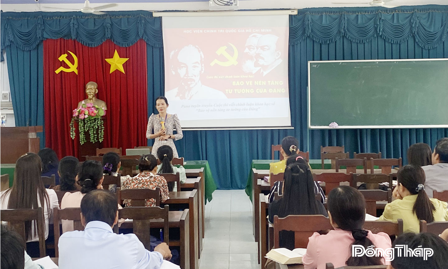 Giảng viên Trường Chính trị tỉnh Đồng Tháp đổi mới nội dung, phương pháp giảng dạy, nâng cao hiệu quả từng tiết học.
