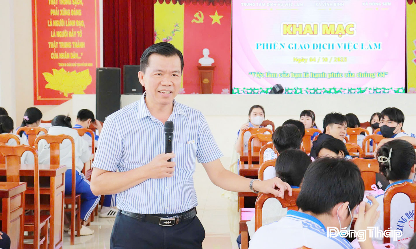 Đồng chí Nguyễn Phú Hiếu, Giám đốc Trung tâm Dịch vụ việc làm tỉnh Đồng Tháp.