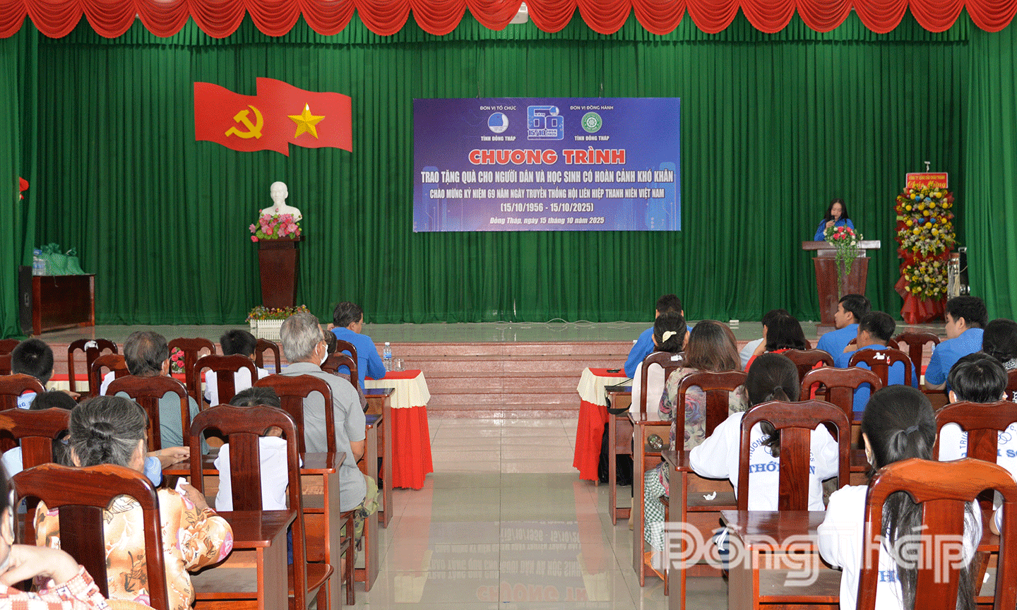 Quang cảnh chương trình 