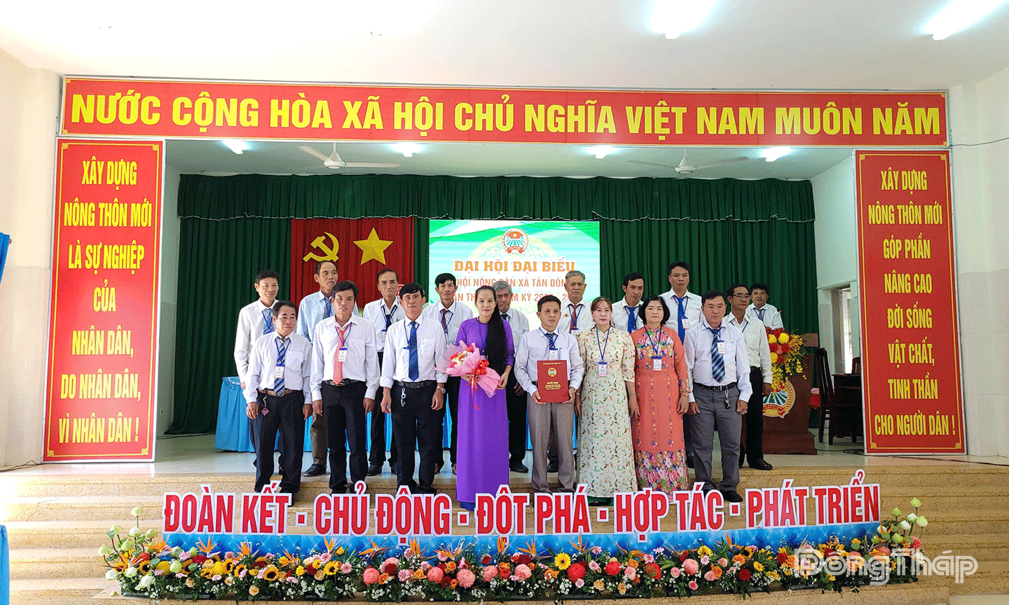Ban chấp hành Hội Nông dân xã Tân Đông khoá I, nhiệm kỳ 2025 - 2030 ra mắt Đại hội