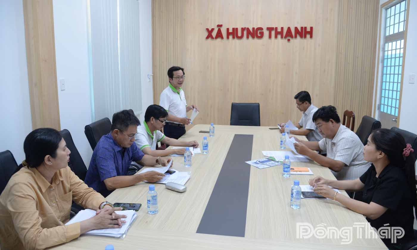 Đoàn đến làm việc với Đảng ủy xã Hưng Thạnh.