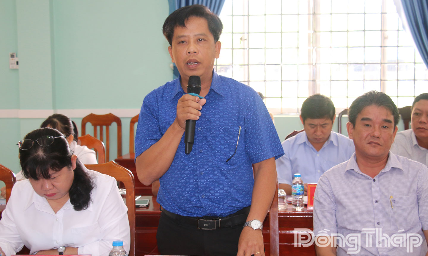 Các đại biểu tham gia ý kiến tại hội nghị.