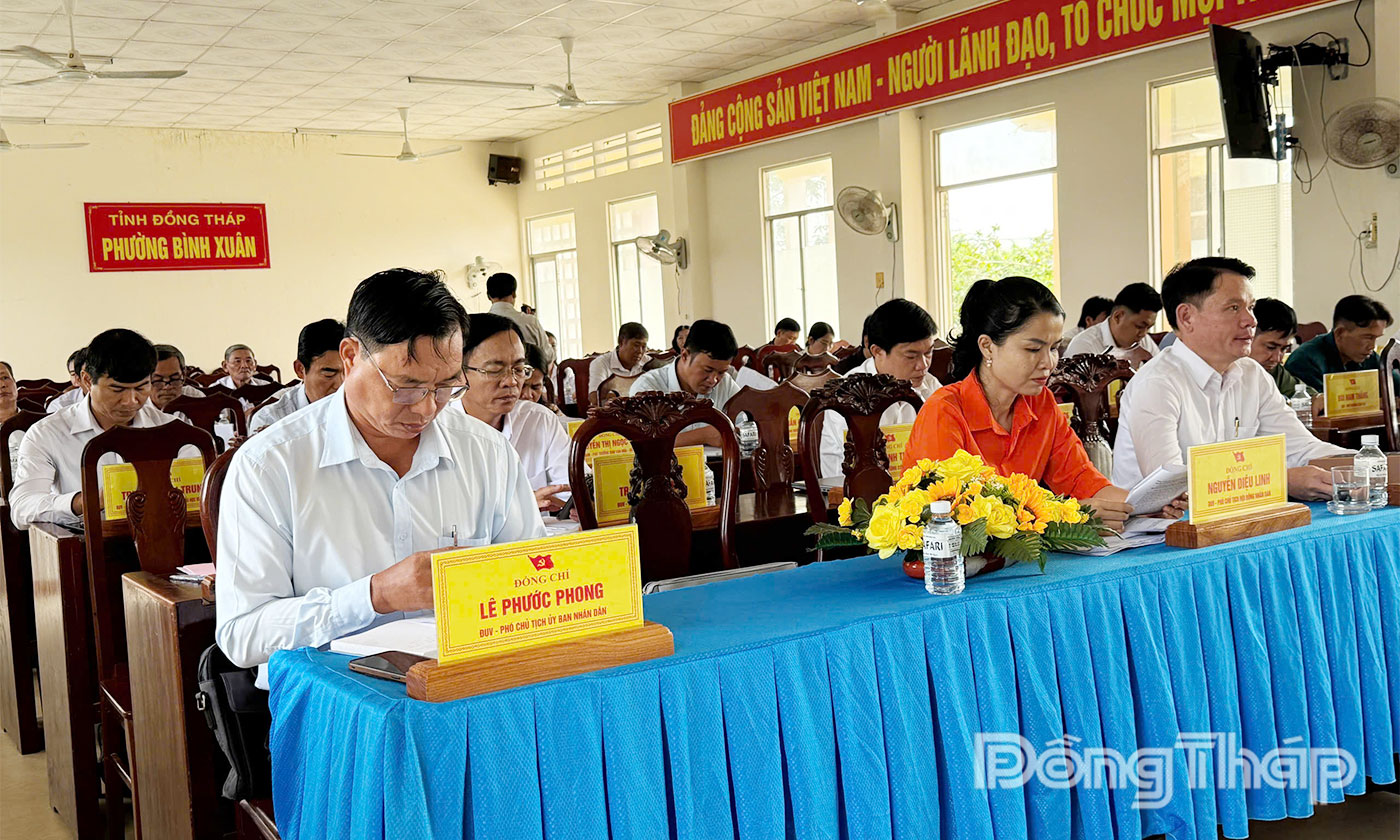 Các đại biểu tham dự hội nghị.