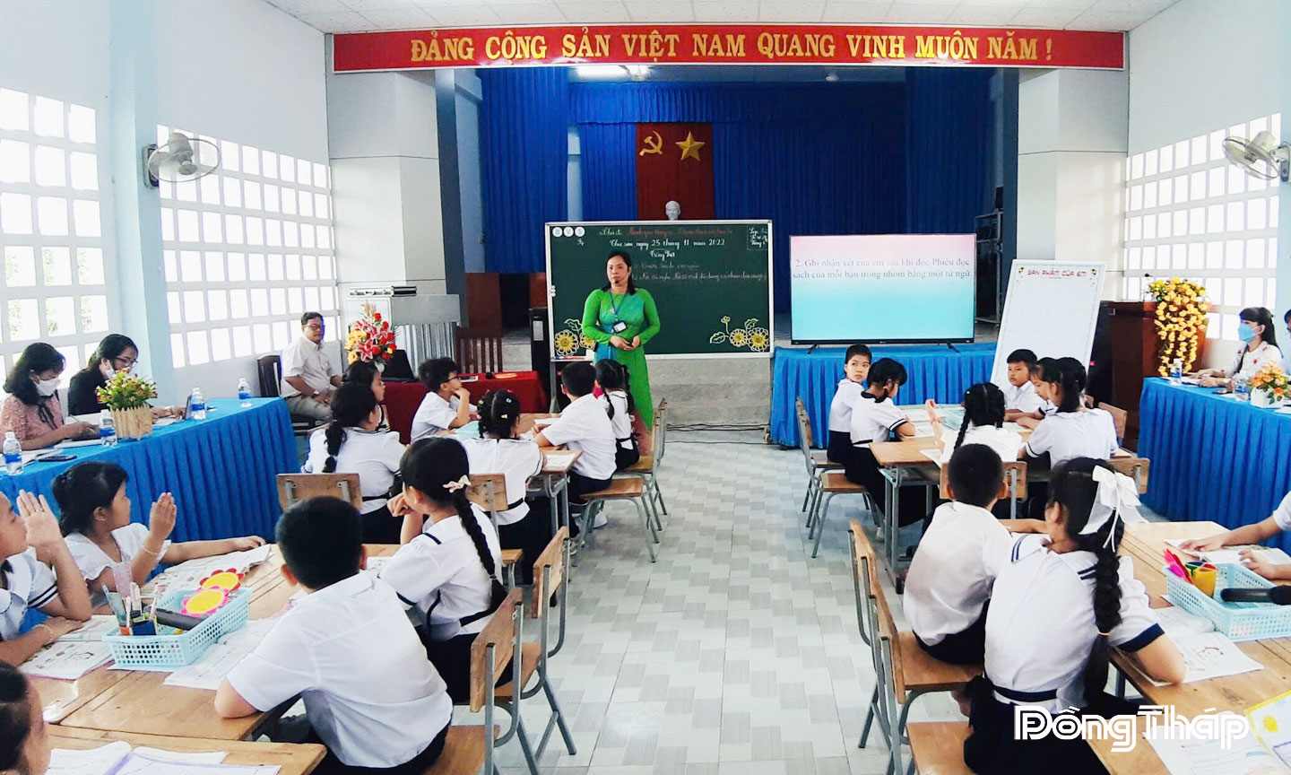 Ngành Giáo dục tỉnh Đồng Tháp đẩy mạnh chuyển đổi số (ảnh chụp tại Trường Tiểu học Long Hòa). 