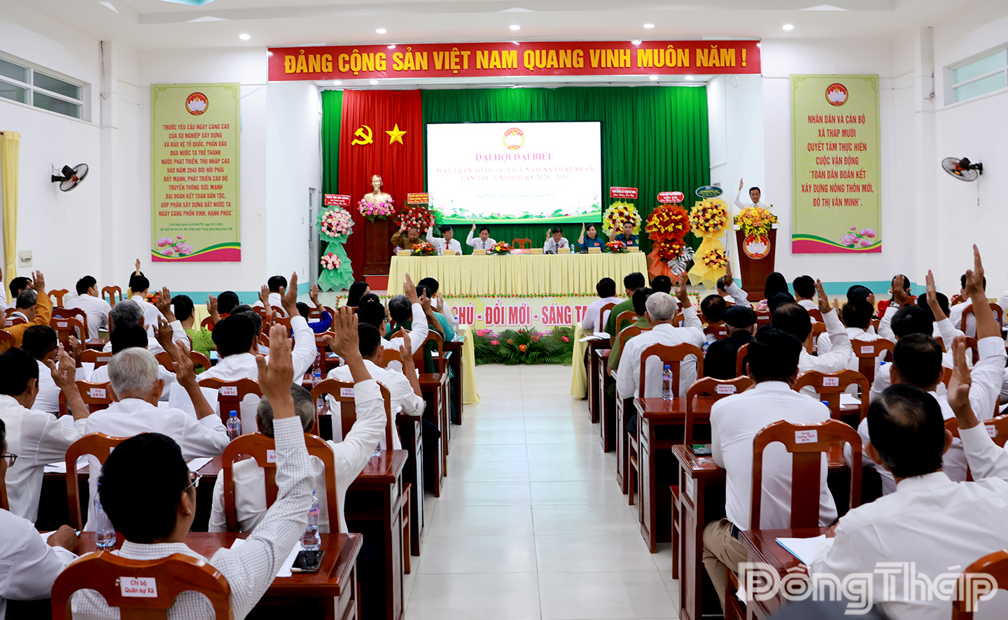 Các đại biểu hiệp thương thống nhất các chỉ tiêu đề ra trong nhiệm kỳ mới.