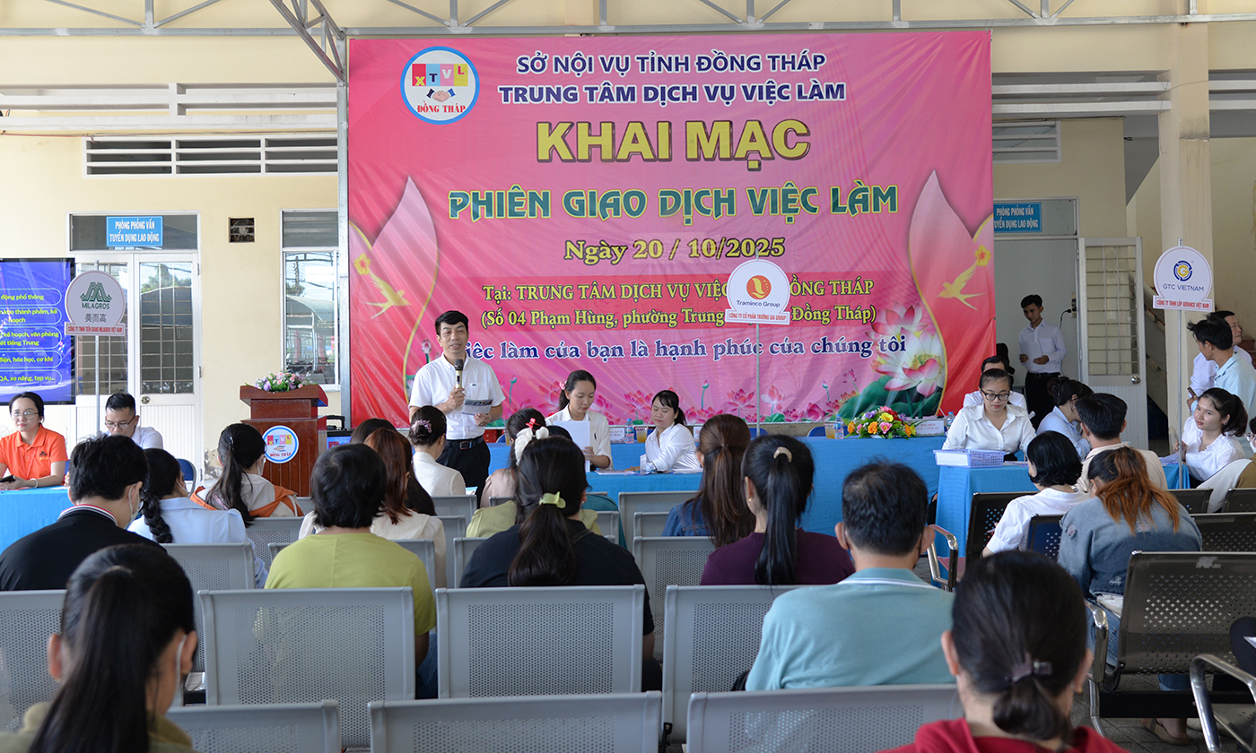 Quang cảnh Phiên giao dịch việc làm.
