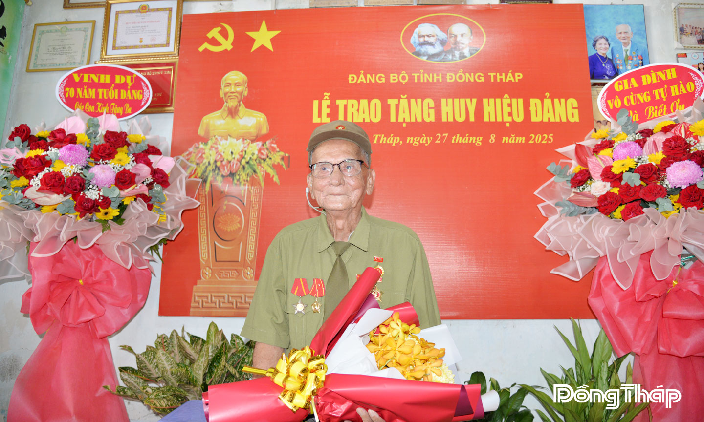Đồng chí Cư là tấm gương sáng ngời về lòng trung thành với Đảng, người đảng viên mẫu mực, xứng đáng để các thế hệ tiếp nối học tập và noi theo. 