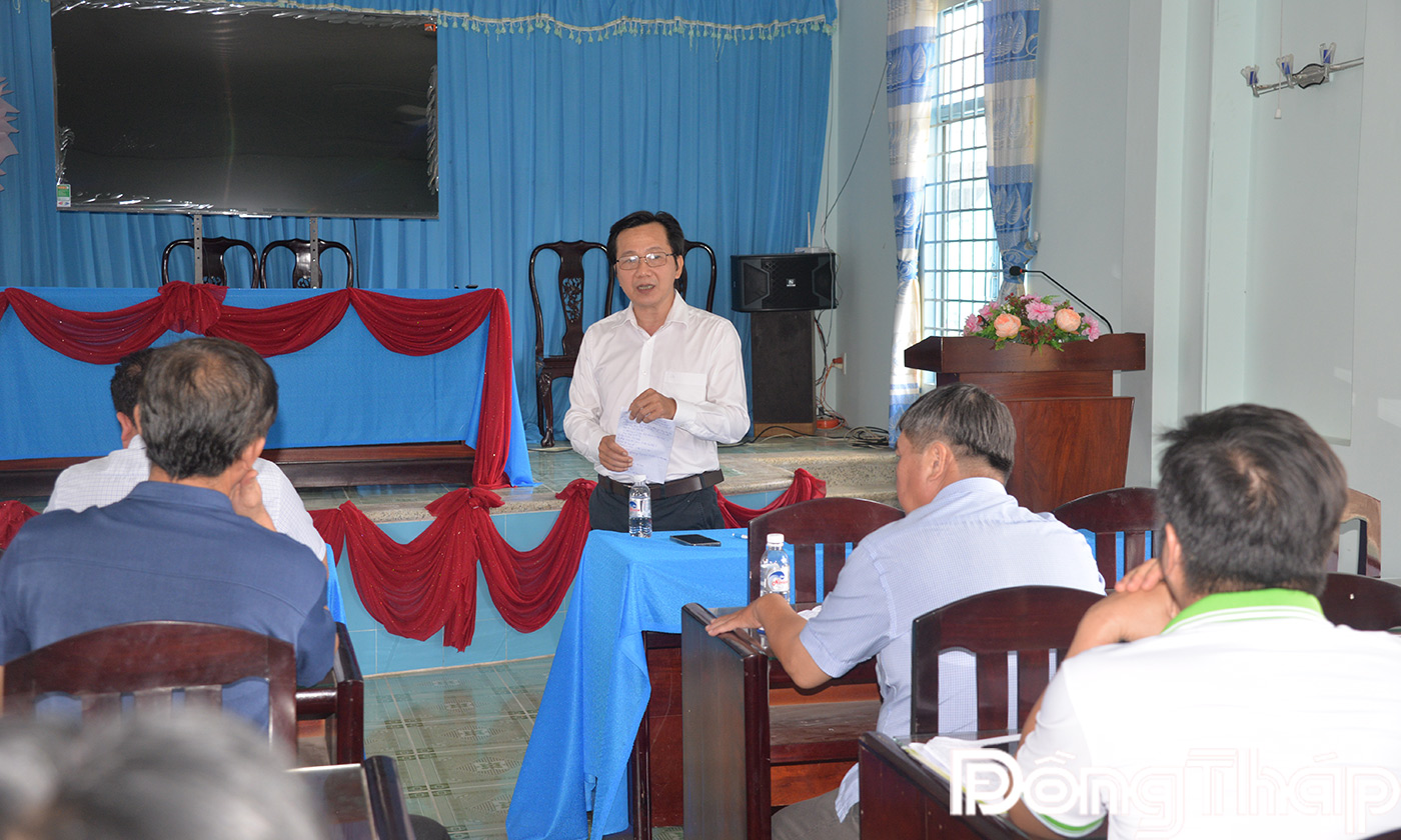 Đồng chí Nguyễn Trọng Tấn phát biểu tại buổi làm việc với lãnh đạo xã Phú Thanh