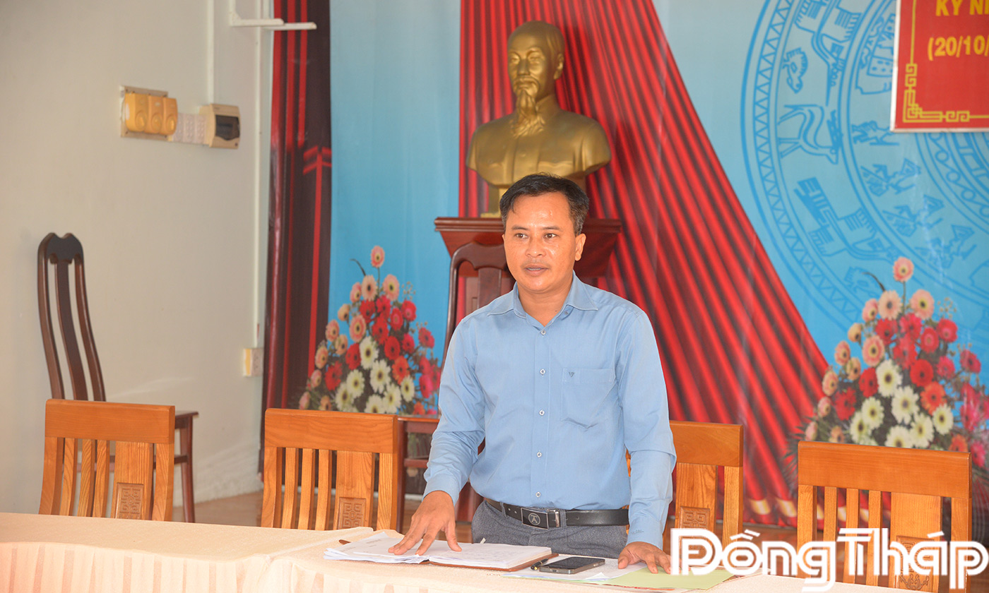 Lãnh đạo xã Vĩnh Hựu phát biểu tại buổi làm việc