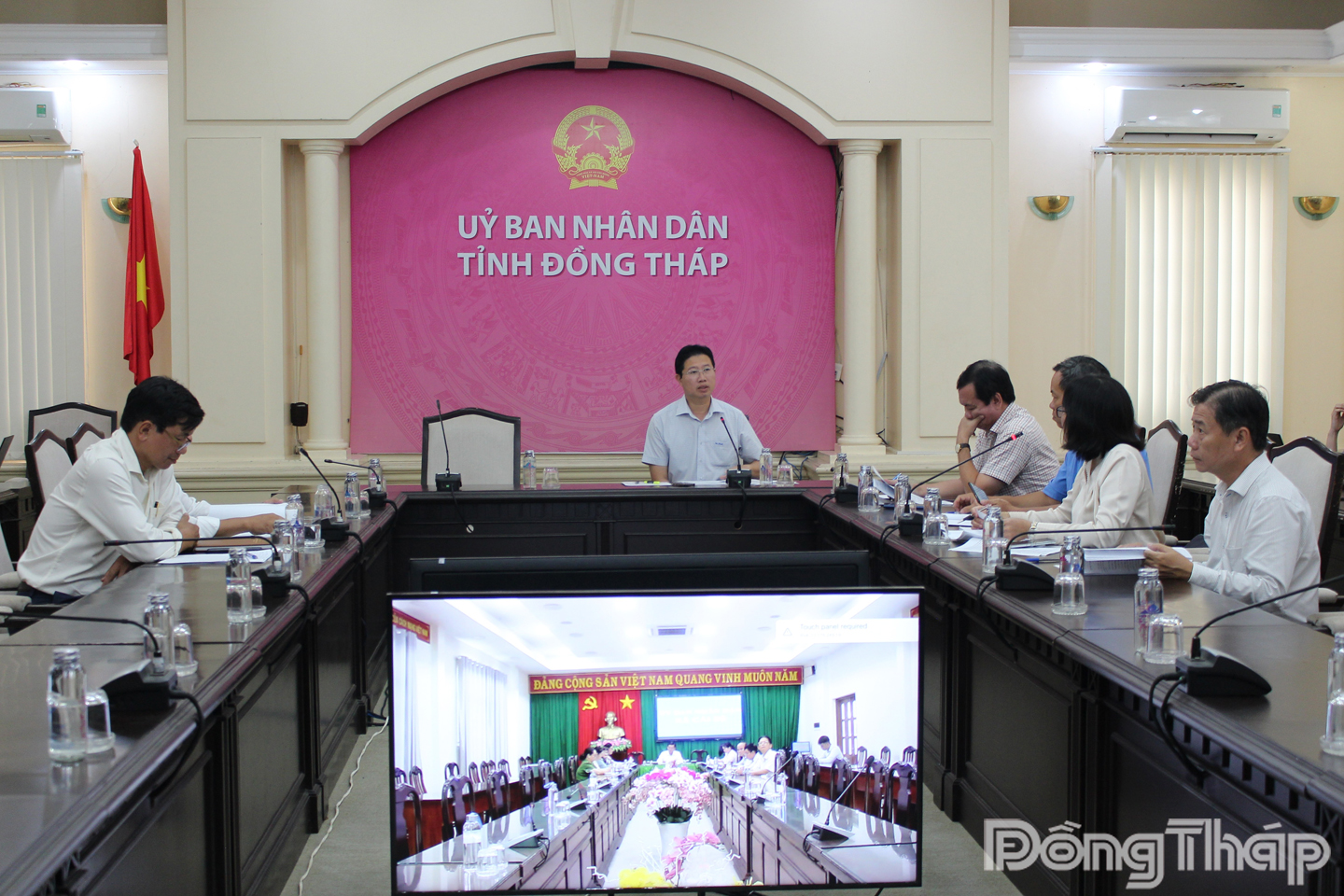 Phó Chủ tịch Ủy ban nhân dân tỉnh Đồng Tháp Huỳnh Minh Tuấn chủ trì buổi làm việc.