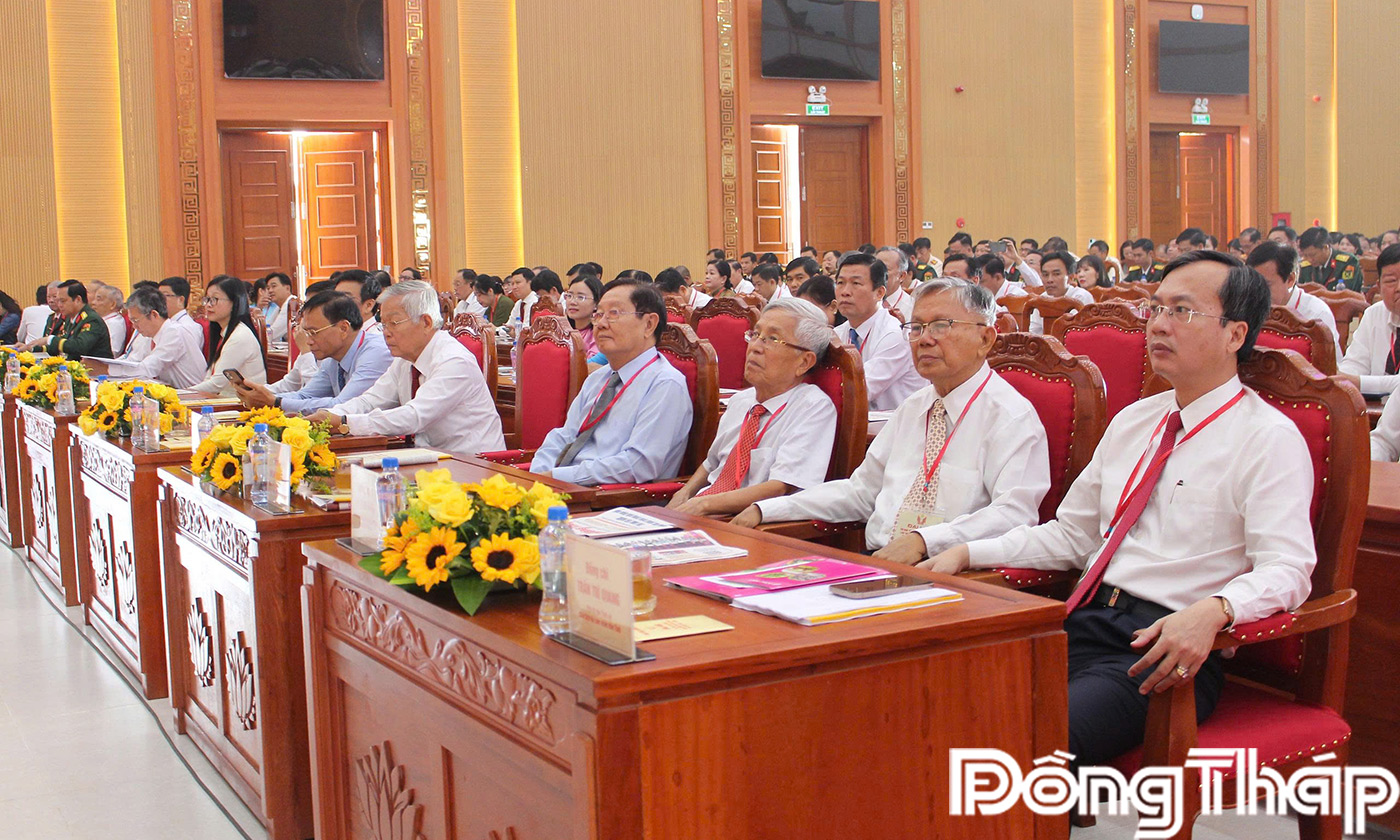 Lãnh đạo tỉnh cùng các Đại biểu tham dự Đại hội