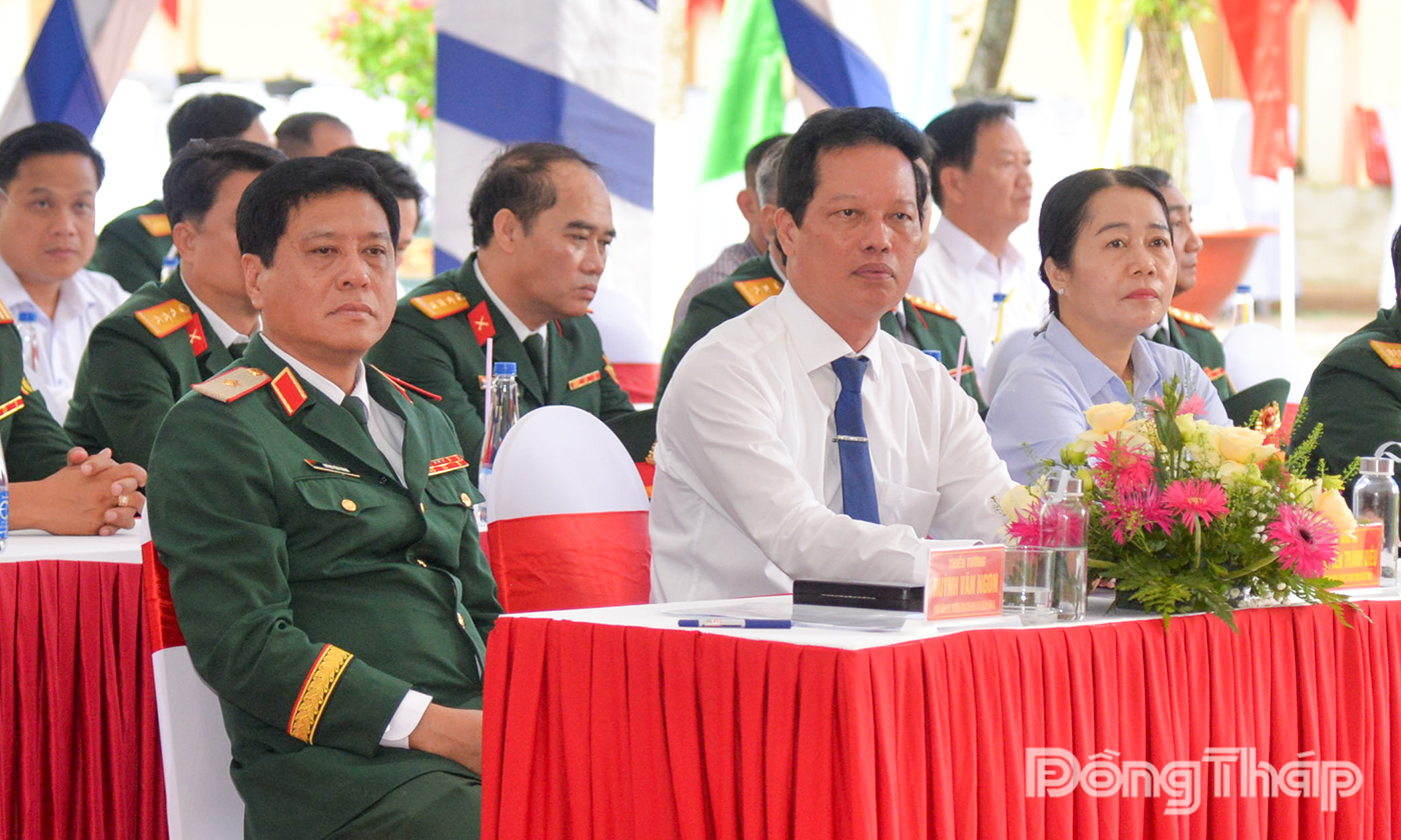 Đại biểu dự lễ xuất quân.