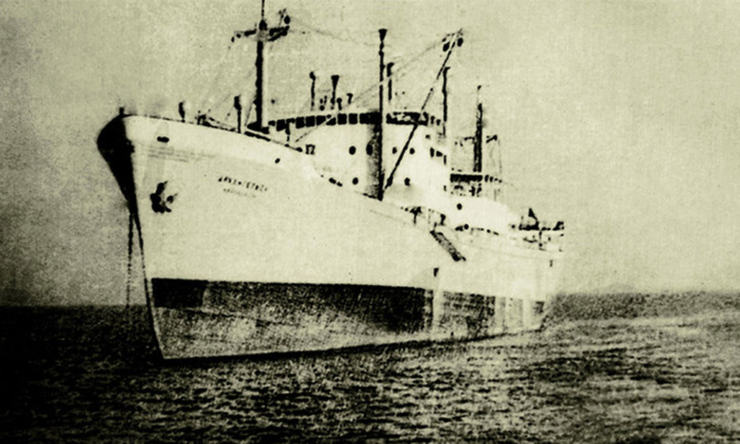 Tàu chở cán bộ, bộ đội, học sinh miền nam ra Bắc năm 1954. Ảnh: Bảo tàng tỉnh Đồng Tháp