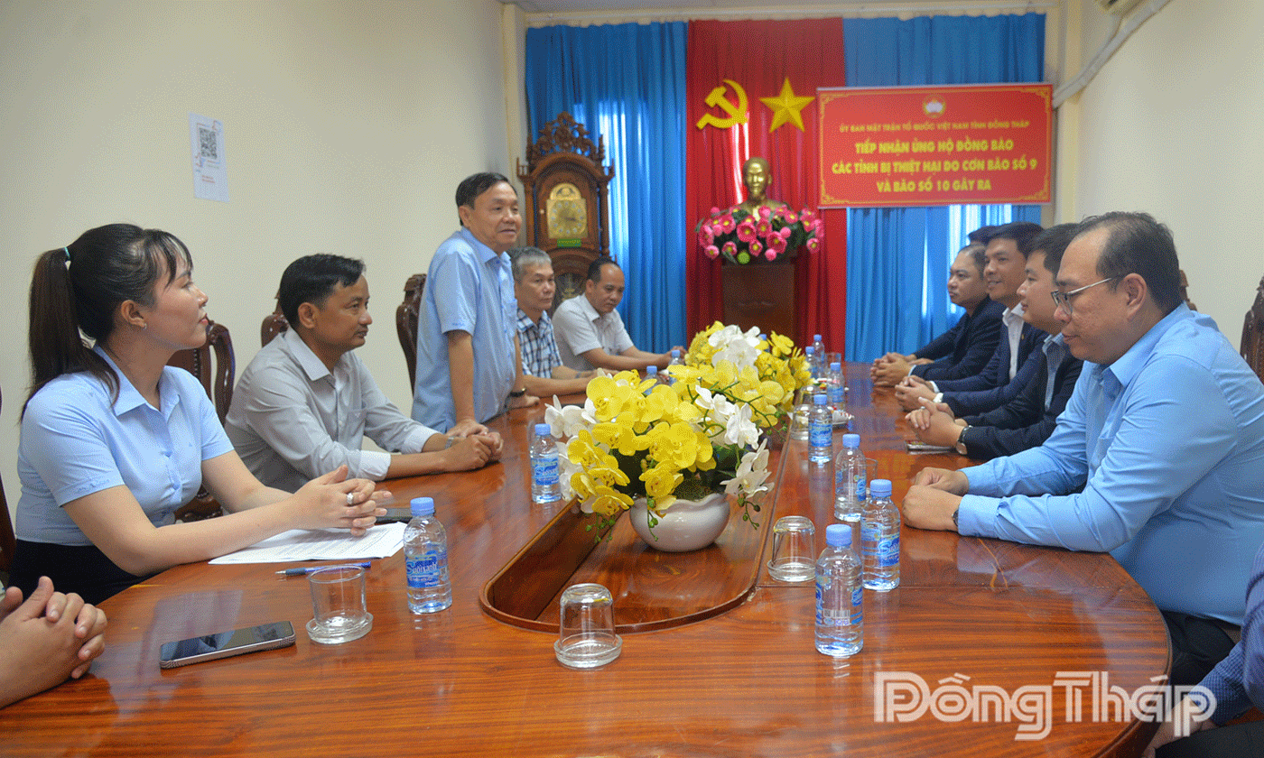 Đồng chí Phan Văn Thắng, Phó Bí thư Tỉnh ủy, Chủ tịch Ủy ban MTTQ Việt Nam tỉnh cảm ơn sự ủng hộ của Công ty Cổ phần Phát triển Hùng Hậu và CLB Doanh nhân Đồng Tháp tại TP. Hồ Chí Minh.