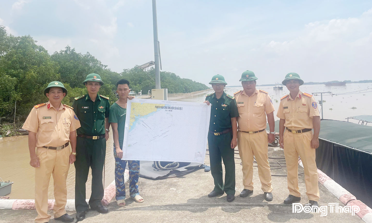 Phòng CSGT phối hợp Bộ đội biên phòng trong công tác tuần tra kiểm soát.