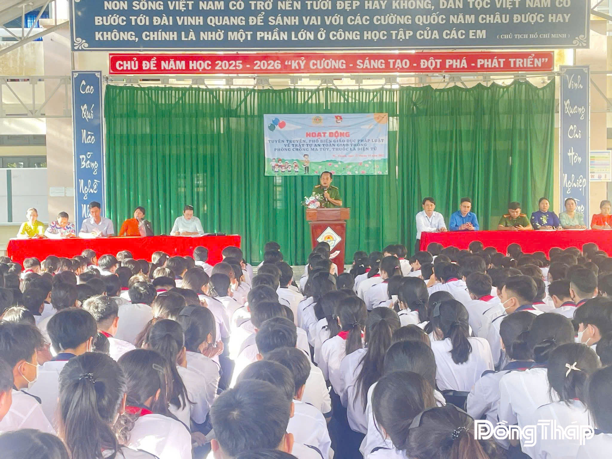 Xã đoàn Mỹ Thành phối hợp với Công an xã Mỹ Thành và Trường Trung học cơ sở Mỹ Thành Nam tổ chức buổi tuyên truyền, phổ biến giáo dục pháp luật về trật tự an toàn giao thông, phòng, chống ma túy, thuốc lá điện tử và an ninh mạng cho học sinh.