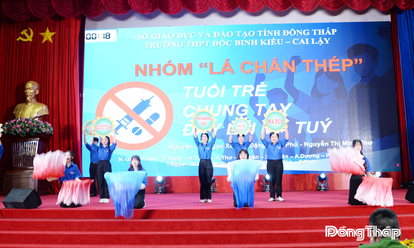 Học sinh tham gia Cuộc thi Tuổi trẻ chung tay đẩy lùi ma túy.