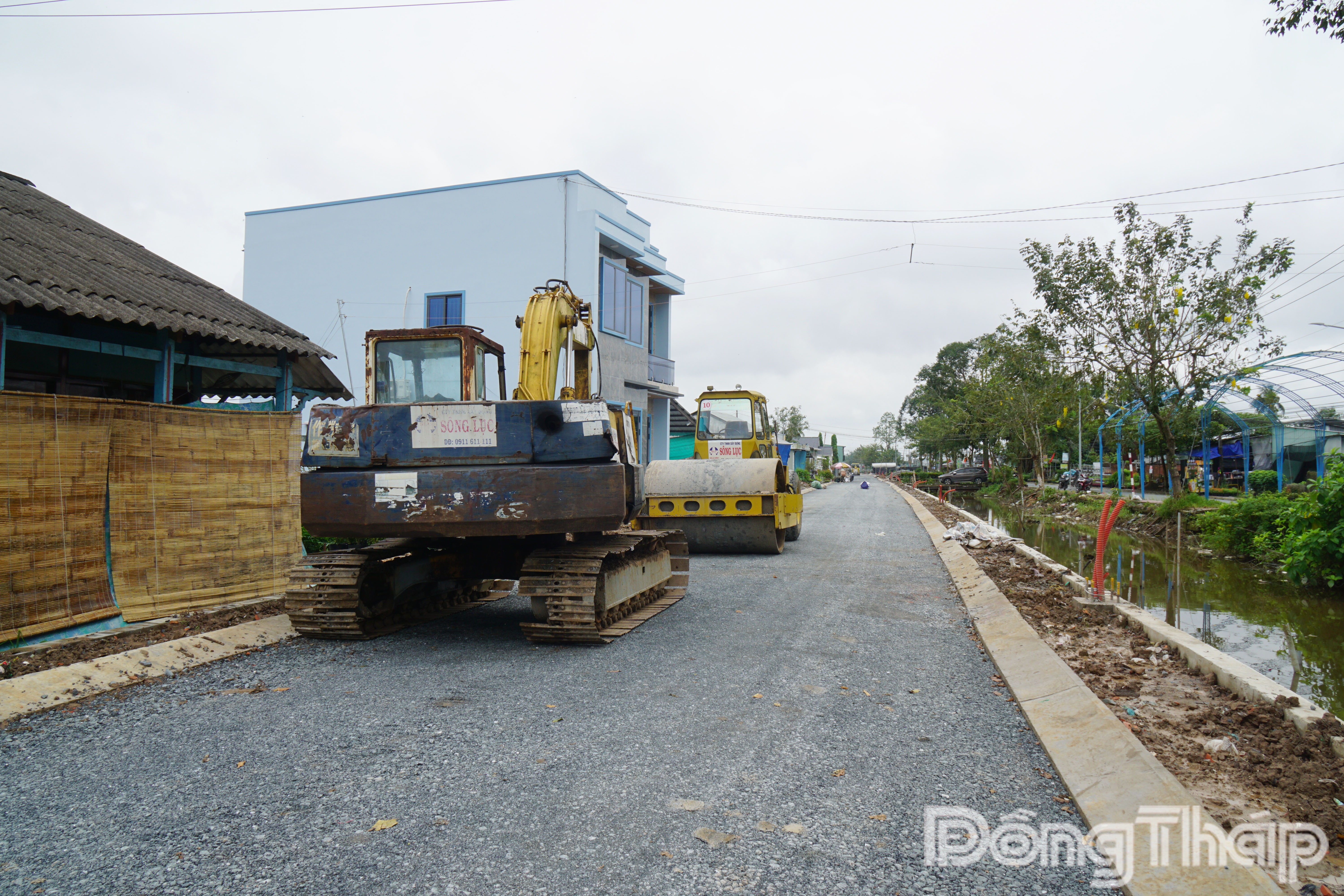 Công trình đường song song đường Làng hoa Sa Đéc đang được đôn đốc đẩy nhanh tiến độ triển khai để kịp hoàn thành trước thời điểm khai mạc Festival