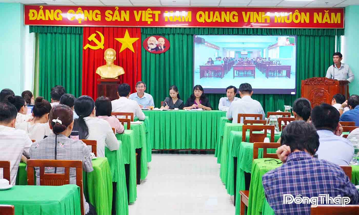 Toàn cảnh buổi quán triệt, triển khai thực hiện Nghị quyết tại điểm cầu Đạo Thạnh.