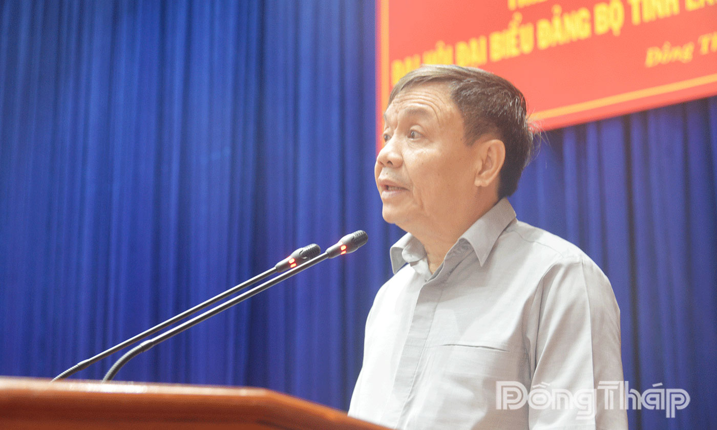 Đồng chí Phan Văn Thắng, Phó Bí thư Tỉnh ủy, Chủ tịch Ủy ban Mặt trận Tổ quốc Việt Nam  tỉnh triển khai nội dung về công tác xây dựng Đảng và hệ thống chính trị.           Ảnh: PHƯƠNG MAI