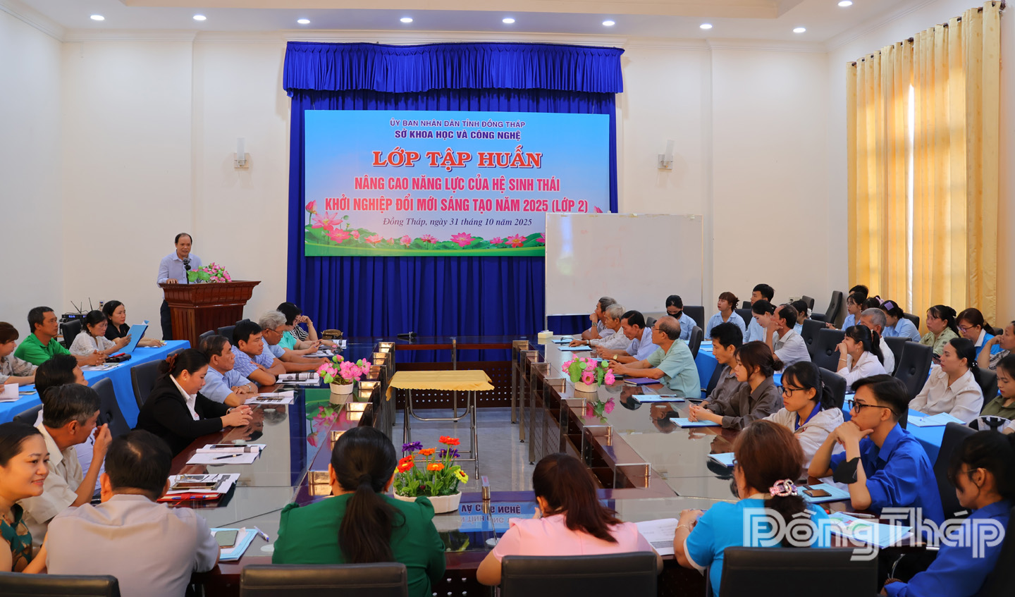 Quang cảnh lớn tập huấn.