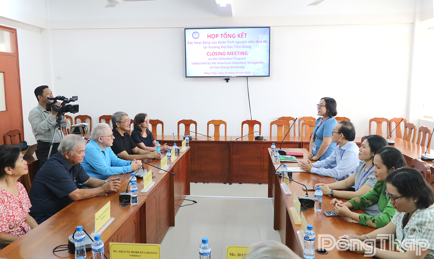 Quang cảnh buổi họp tổng kết.