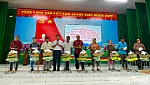 Tân Thạnh: Trao 100 phần quà hỗ trợ hộ nghèo, cận nghèo bị ảnh hưởng mưa bão