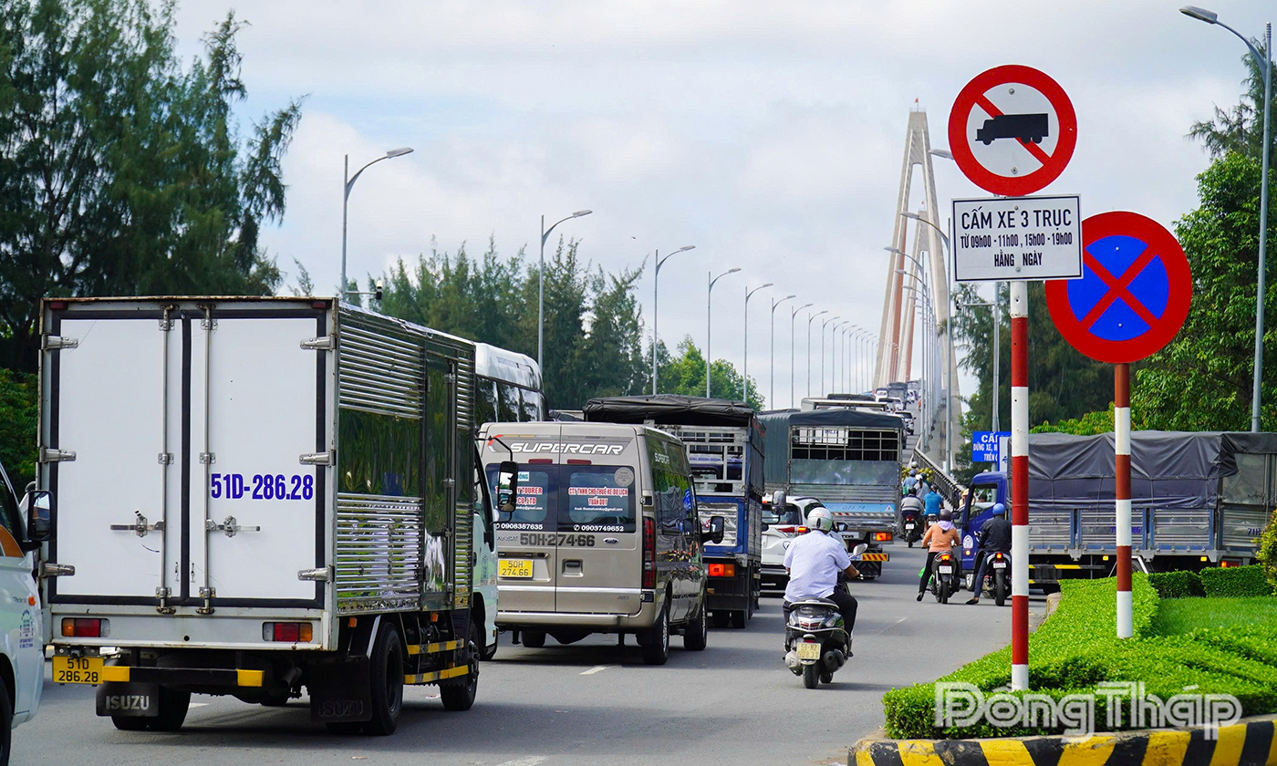 Vẫn giữ biển cấm xe 3 trục trên cầu Rạch Miễu