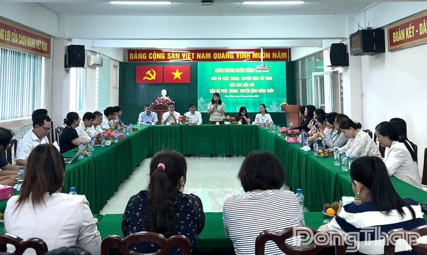 Quang cảnh buổi gặp gỡ.