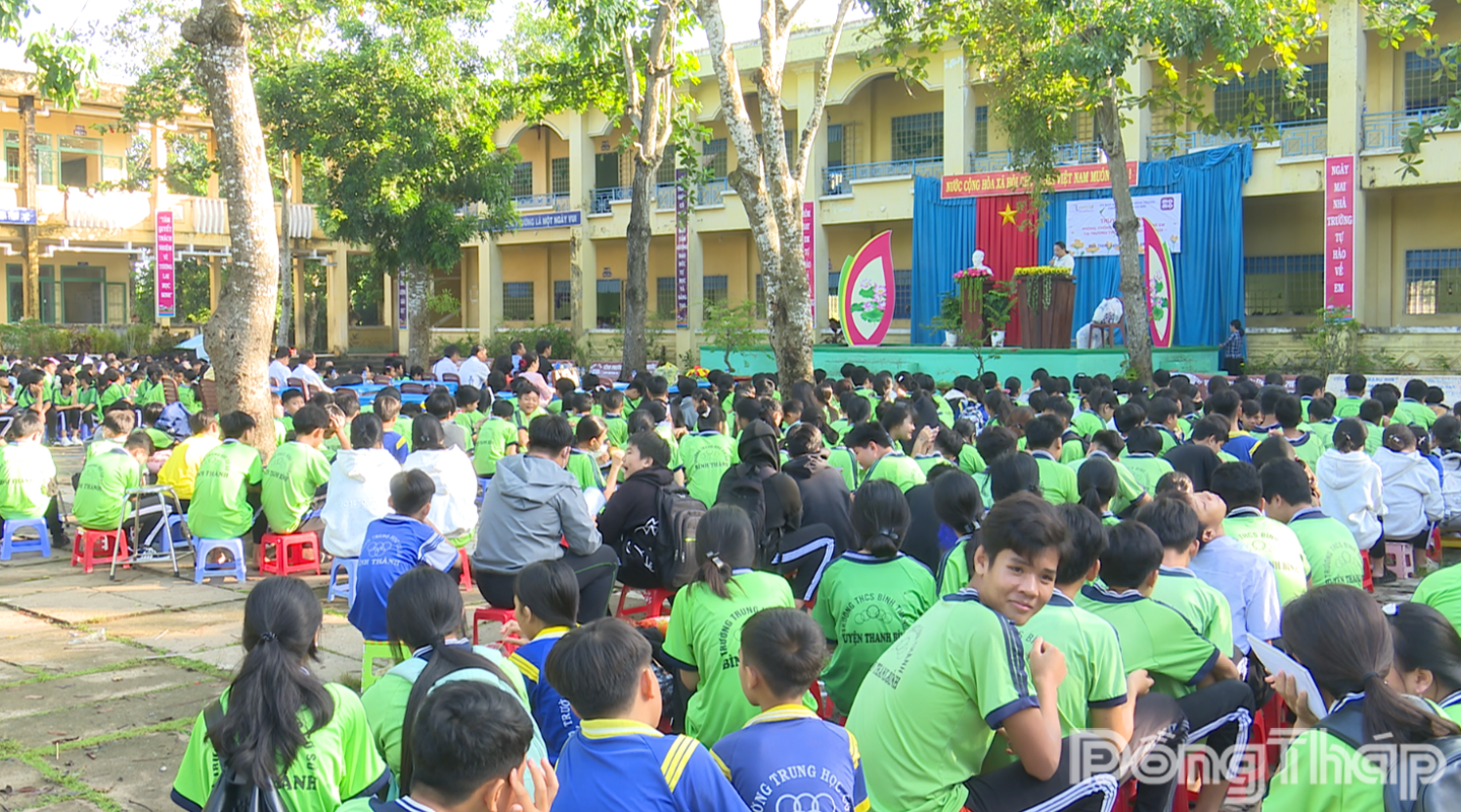 Học sinh trường Trường THCS Bình Thành tham dự buổi truyền thông