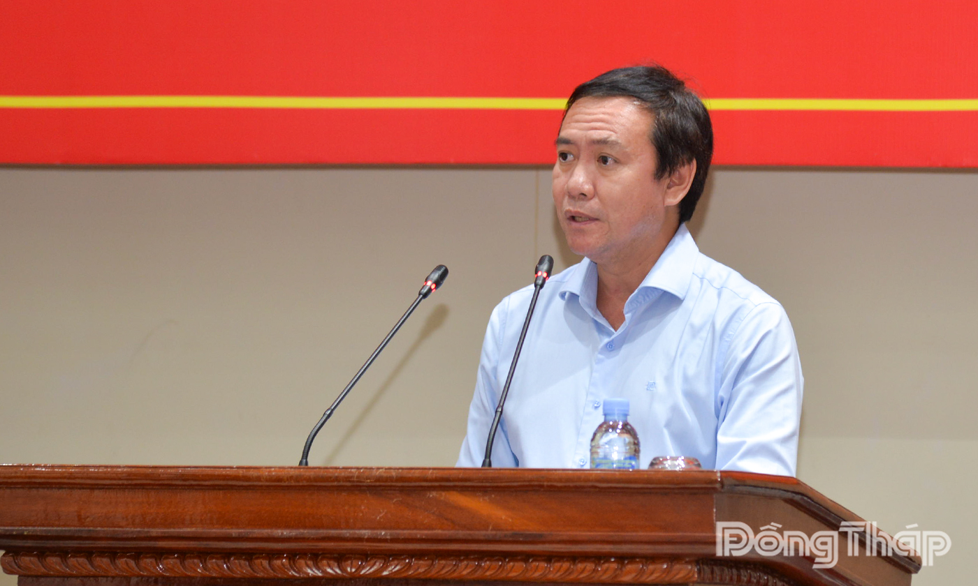 Các đại biểu phát biểu tại hội nghị.