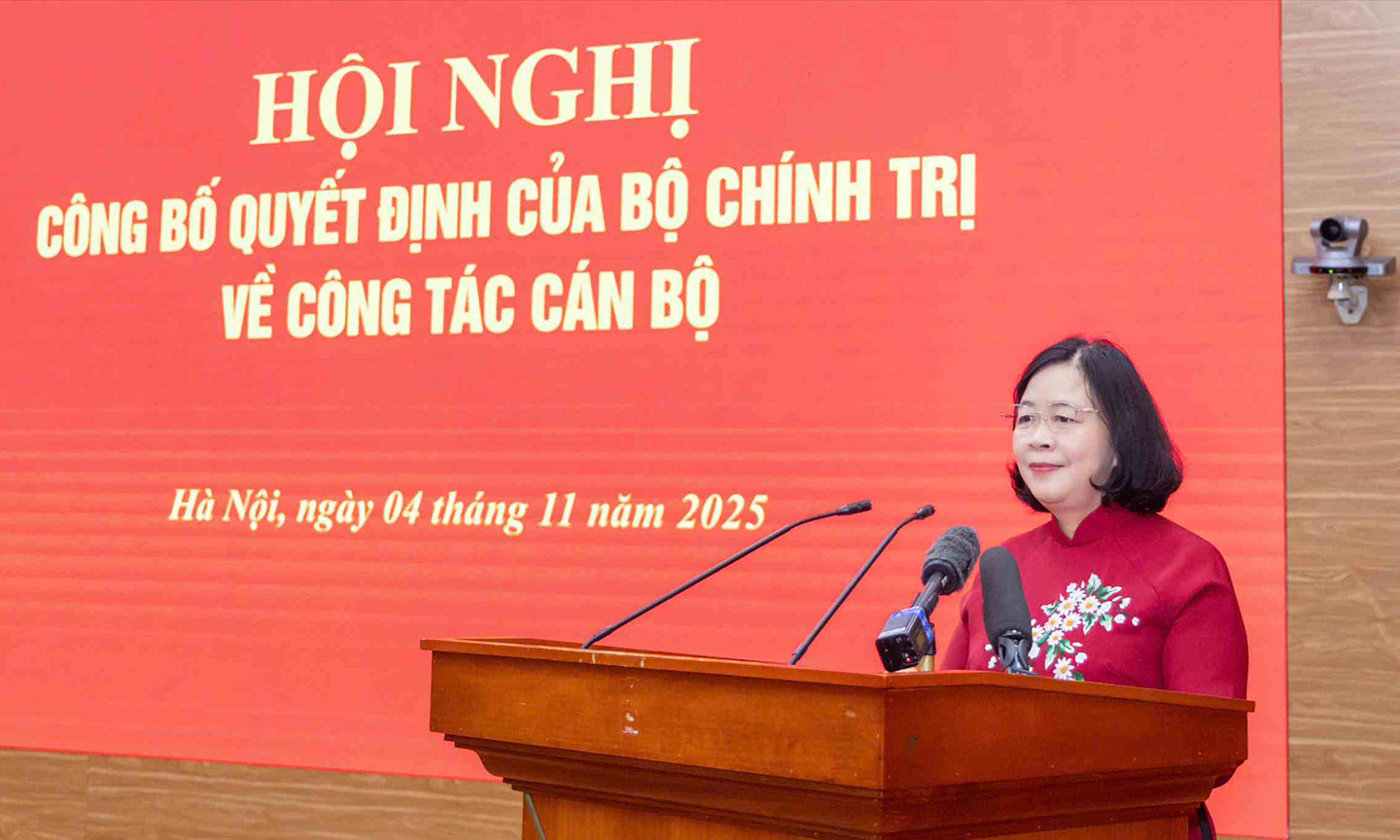 Đồng chí Bùi Thị Minh Hoài phát biểu nhận nhiệm vụ. Ảnh: VIẾT CHUNG