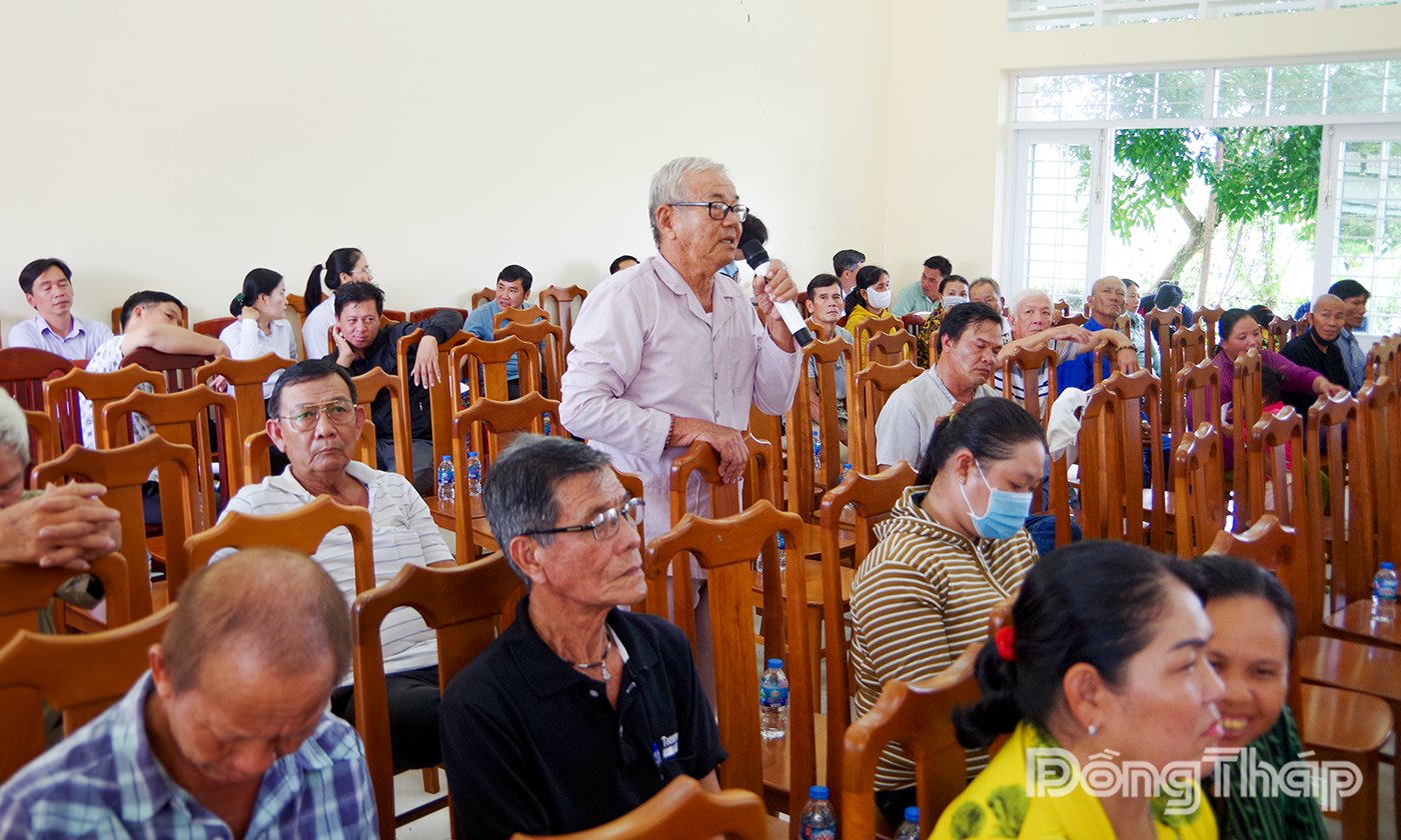 Bà con ngư dân đạt câu hỏi về các hành vi vi phạm khai thác IUU.