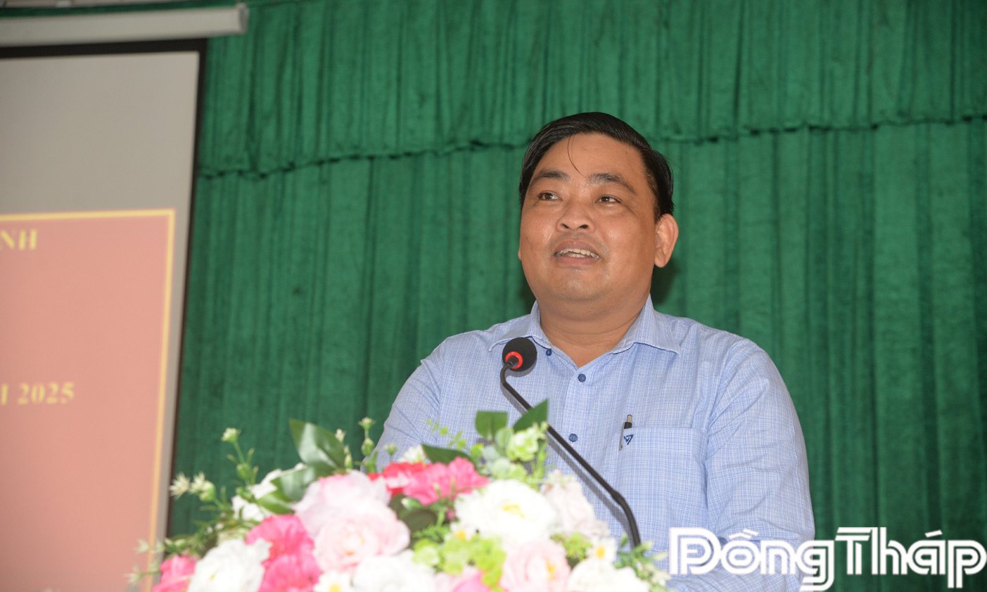 Phó Chủ tịch UBND xã Long Bình Châu Anh Vũ phát biểu tại hội nghị