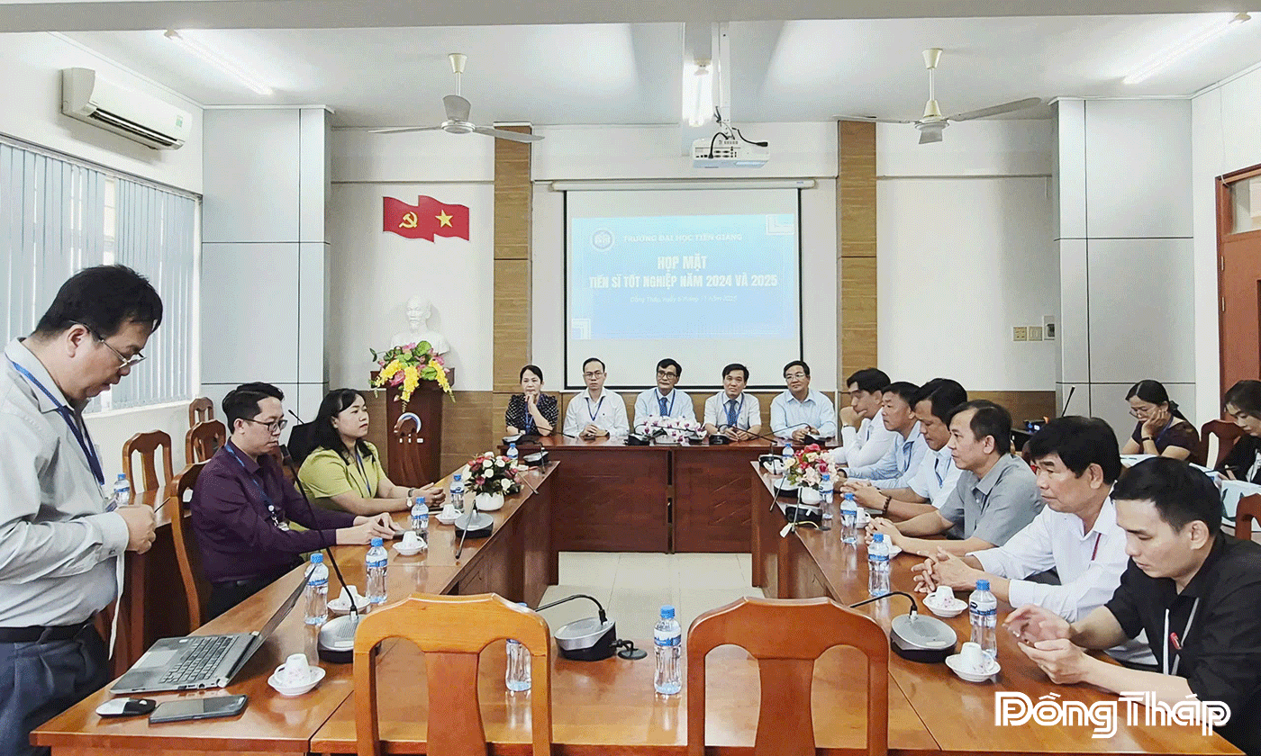 Quang cảnh buổi gặp gỡ giữa Đảng uỷ, Ban Giám hiệu Trường với Tân Tiến sĩ năm 2024, 2025.