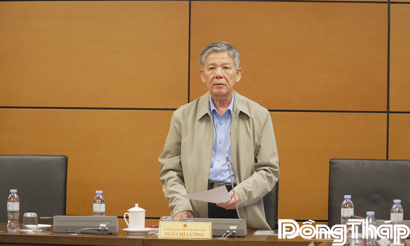 Ủy viên Ban Chấp hành Trung ương Đảng, Bí thư Tỉnh ủy, Trưởng đoàn ĐBQH tỉnh Tiền Giang Nguyễn Văn Danh cùng các ĐBQH tỉnh Tiền Giang biểu quyết điện tử tại