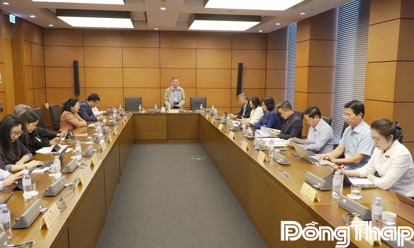 Quang cảnh thảo luận tại tổ