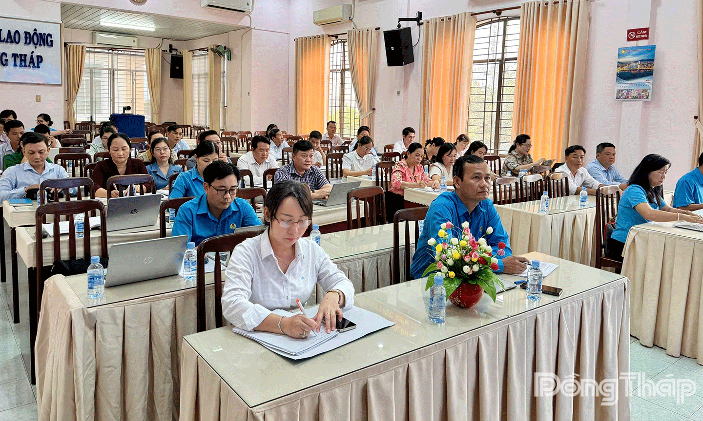 Quang cảnh Hội nghị hướng dẫn công tác chuẩn bị tổ chức Hội nghị Công đoàn xã, phường nhiệm kỳ 2025–2030 