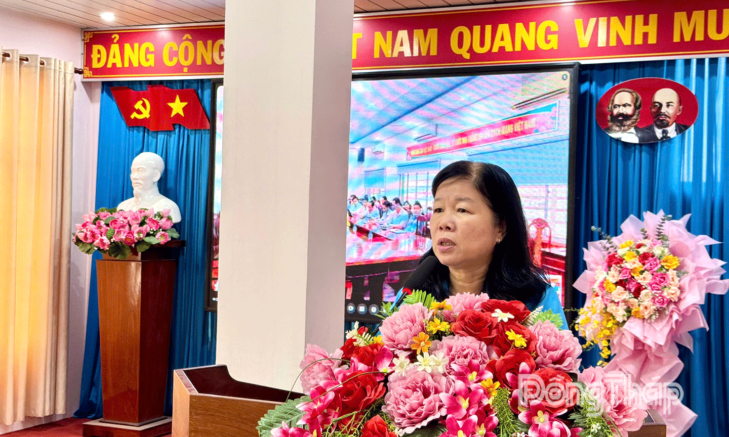 Đồng chí Huỳnh Thị Tuyết Vui – Chủ tịch Liên đoàn Lao động tỉnh Đồng Tháp phát biểu chỉ đạo tại Hội nghị 