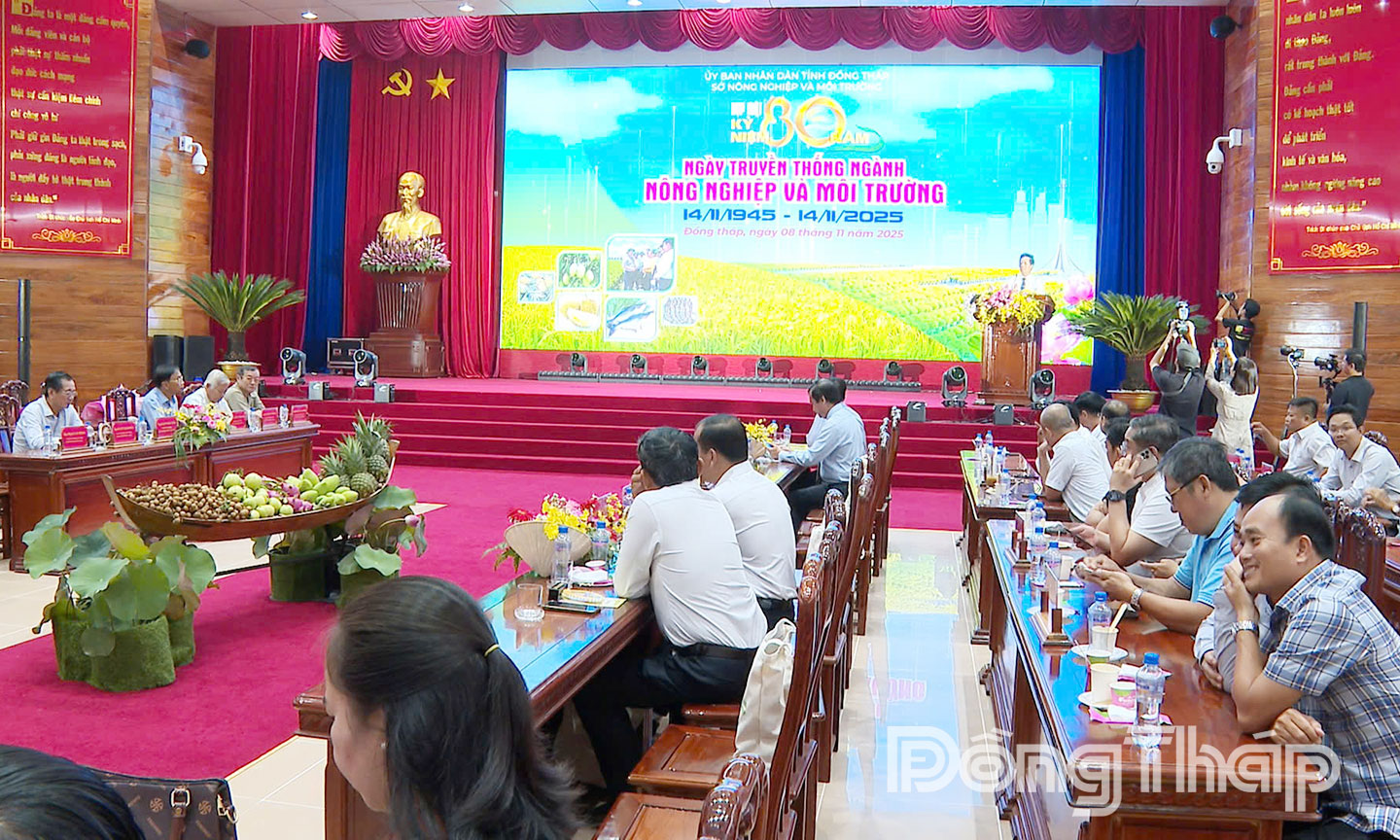 Quang cảnh buổi họp mặt.