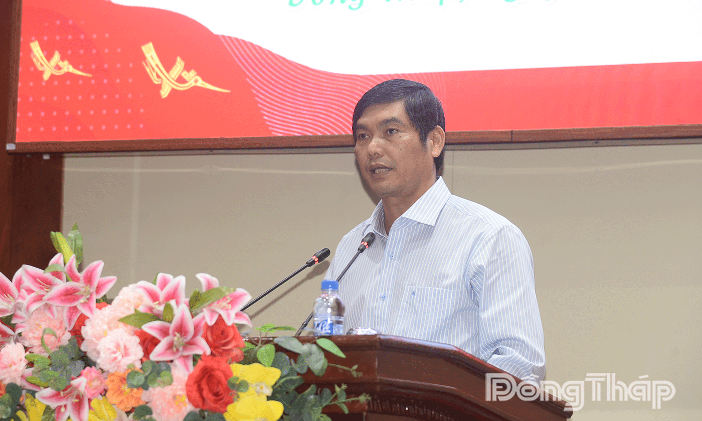 Đồng chí Phạm Công Hùng, Giám đốc Sở Tư pháp phát biểu hưởng ứng Ngày Pháp luật Việt Nam.