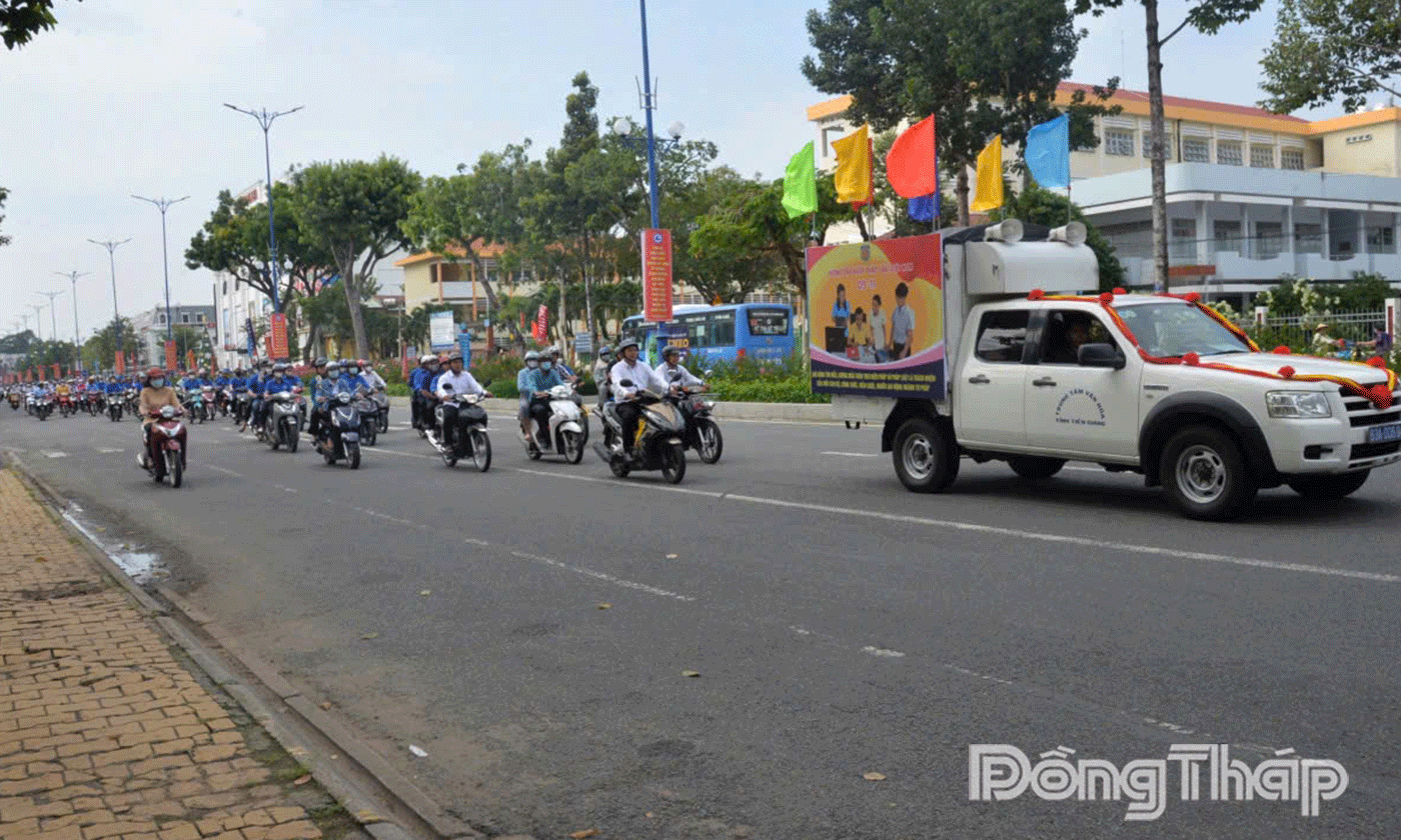 Mít tin hưởng ứng Ngày pháp luật Việt Nam.