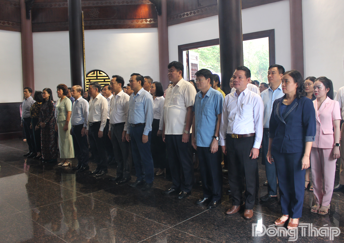 Đại biểu viếng Đền thờ Cụ Phó bảng Nguyễn Sinh Sắc.