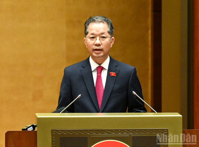 Chánh án Tòa án nhân dân tối cao Nguyễn Văn Quảng phát biểu trước Quốc hội. (Ảnh: DUY LINH)