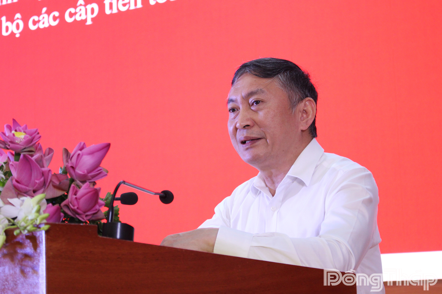 Đồng chí Lê Khánh Toàn, Phó Chánh Văn phòng Trung ương Đảng báo cáo chuyên đề: “Kết quả Đại hội đảng bộ trực thuộc Trung ương; công tác chuẩn bị tổ chức và những vấn đề cần quan tâm trong tuyên truyền Đại hội XIV của Đảng thời gian tới”.