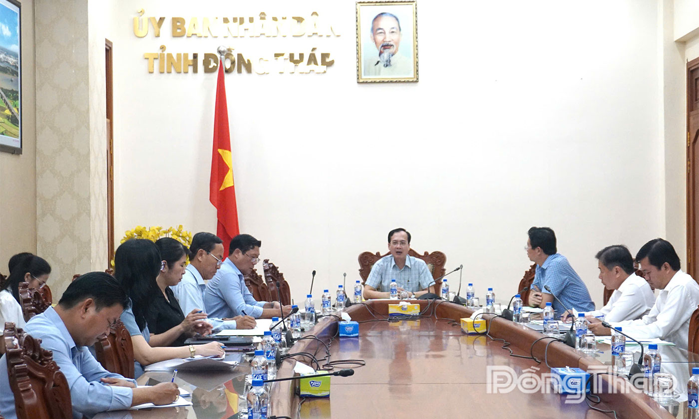 Quang cảnh buổi làm việc.